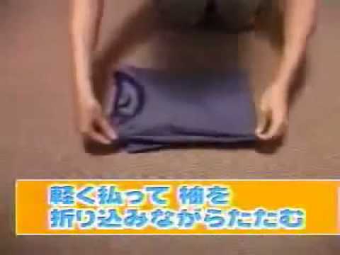 Il metodo giapponese per piegare una maglietta in un lampo